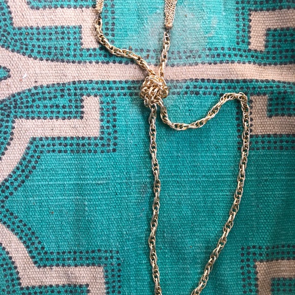 Lightweight gold-tone chain with tassels. - Picture 3 of 4